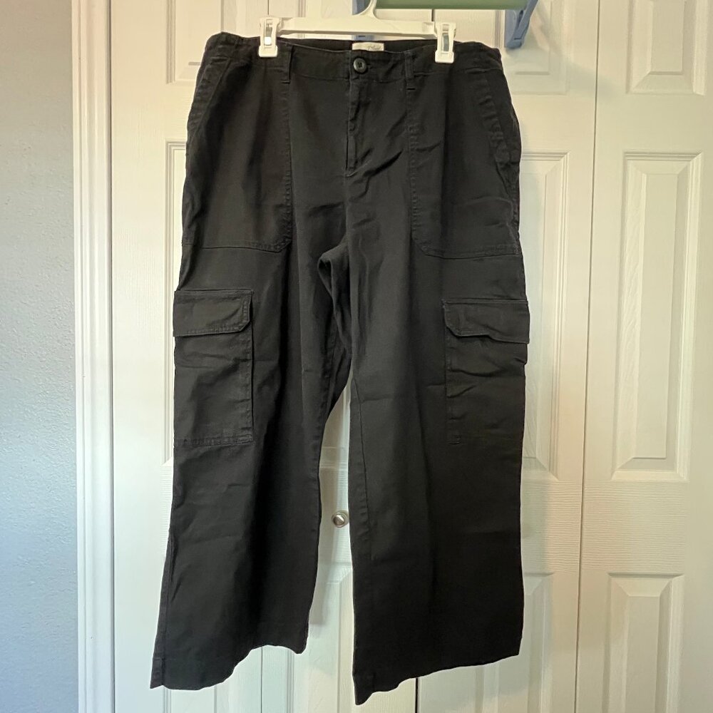 Women's Universal Thread Black Straight Leg Utility Cargo Pants 17 Short